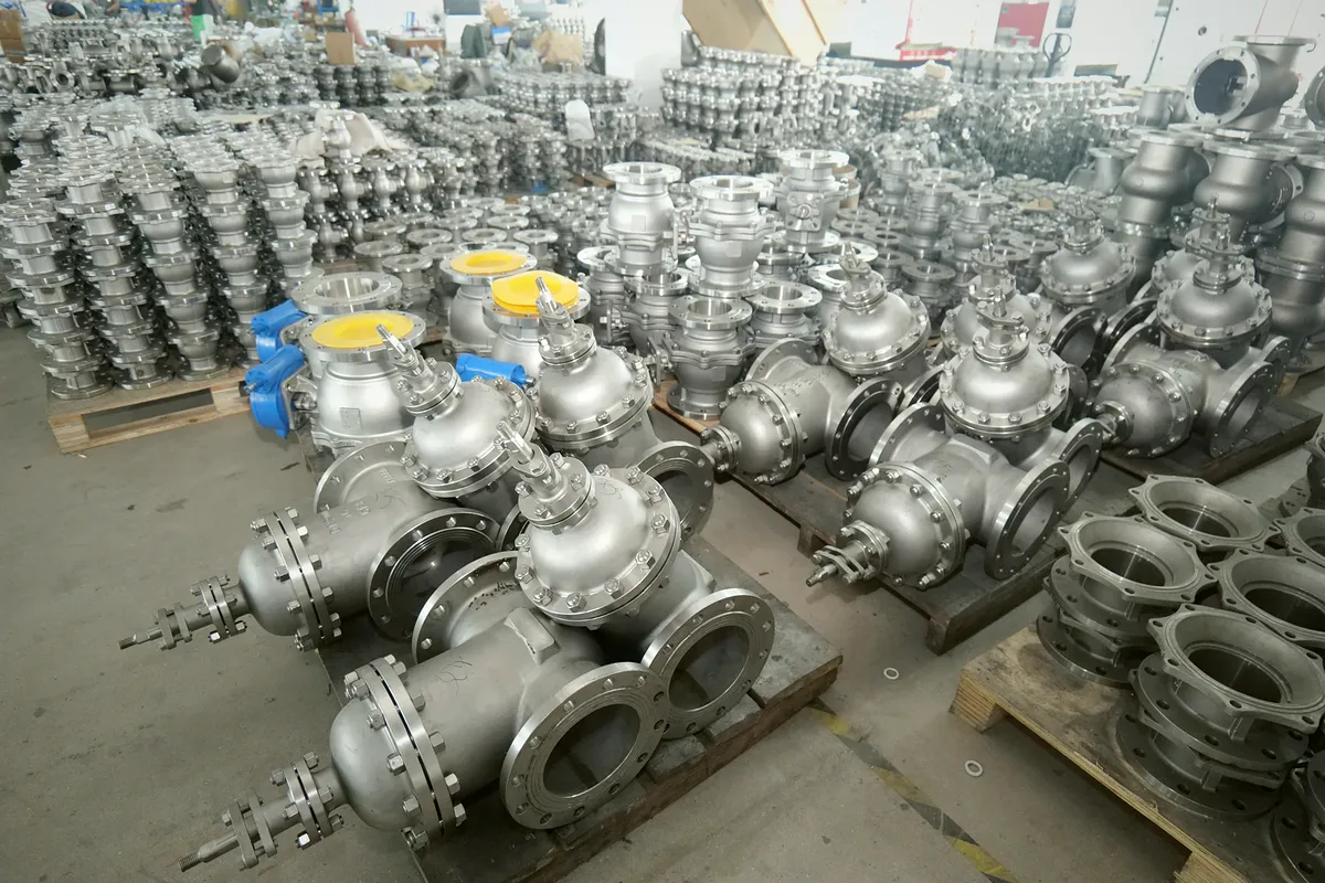 精业阀门现场人员核验阀门产品